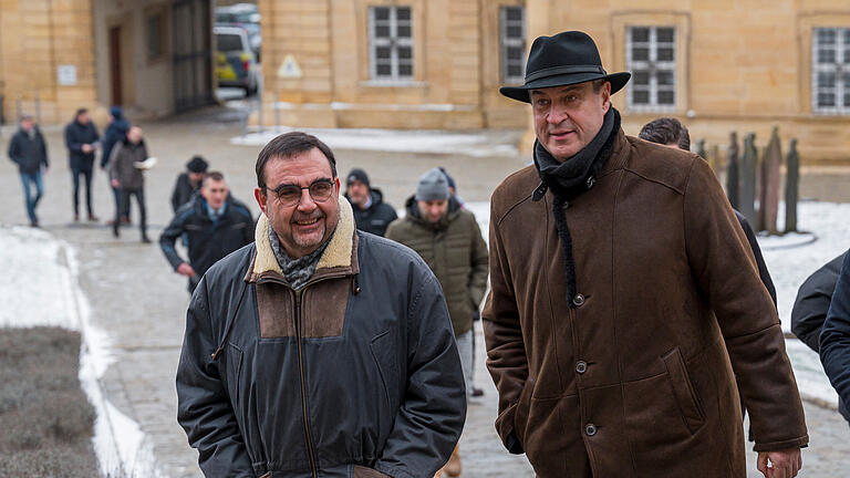 Auftakt Winterklausur der CSU-Landtagsfraktion.jpeg       -  Klaus Holetschek (links) und Markus Söder im Hof von  Kloster Banz: Die CSU-Klausur bewerten beide als einen Erfolg.