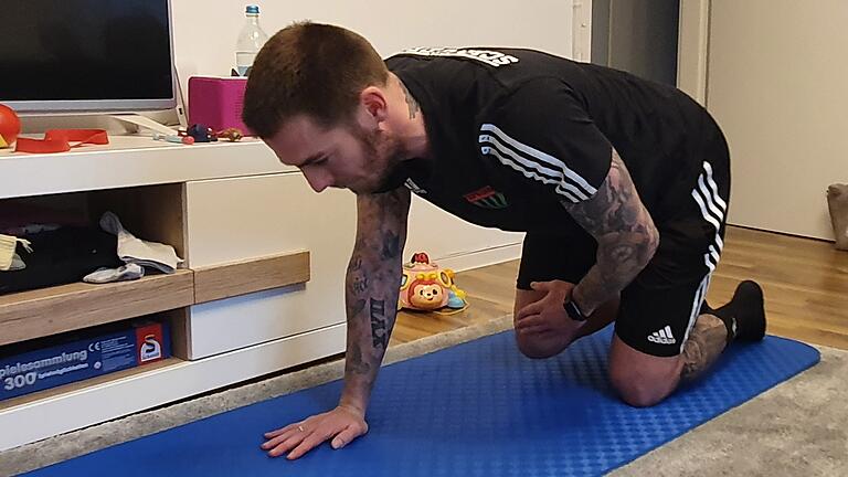 Schweinfurter Fußball-Trainer gibt 5 Fitness-Tipps fürs Wohnzimmer Schweinfurter Fußball-Trainer gibt 5 Fitness-Tipps fürs Wohnzimmer