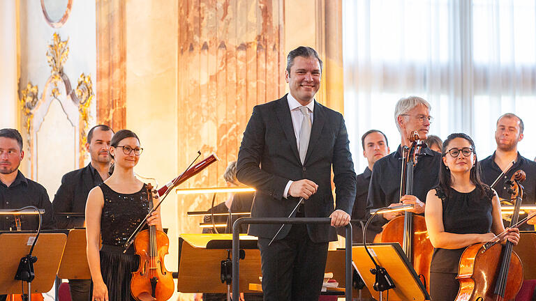 Italienische Nacht des Mainfranken Theaters im Kaisersaal der Residenz in Würzburg. Die Solisten Roberto Ortiz und Inna Husieva singen Werke von Donizetti, Verdi, Puccini am Freitag, 8. Juli 2023. Unter der Leitung von Enrico Calesso begleitet musikalisch durch den Abend vom Philharmonischen Orchester Würzburg.