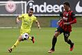 Fest verpflichtet: Hier noch im Testspiel gegen Tuta (rechts) und die Eintracht Frankfurt aktiv, wird Chris David künftig auch in der Zweiten Bundesliga für die Rothosen auflaufen.