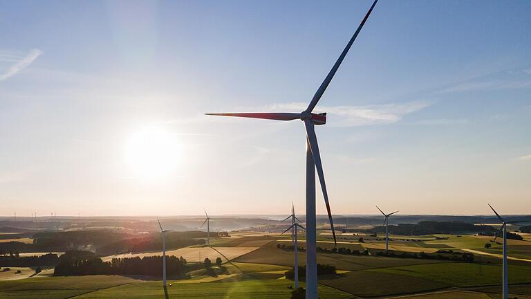 Die Energiewende ist eines der zentralen Themen im aktuellen Wahlkampf. Ob dafür neue Stromtrassen wie SuedLink notwendig sind, ist in Unterfranken nach wie vor umstritten. Die Energiewende ist eines der zentralen Themen im aktuellen Wahlkampf. Ob dafür neue Stromtrassen wie SuedLink notwendig sind, ist in Unterfranken nach wie vor umstritten.