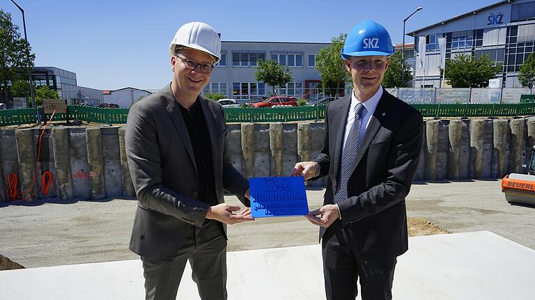 Am 23. Juli fand die feierliche Grundsteinlegung für die SKZ Modellfabrik statt.