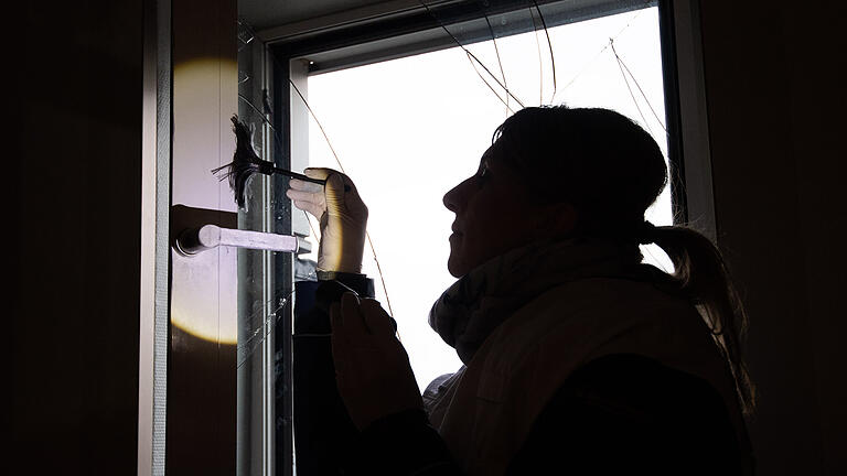 Vergangenes Jahr wurden der Kitzinger Polizei 17 Wohnungseinbrüche angezeigt. In sieben der 17 Fälle scheiterten die Einbrecher. Vergangenes Jahr wurden der Kitzinger Polizei 17 Wohnungseinbrüche angezeigt. In sieben der 17 Fälle scheiterten die Einbrecher.