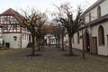 Auf dem Lohrer Kirchplatz ist viel Platz für Veranstaltungen in Zeiten der Pandemie: Hier soll, wie in anderen Bereichen der Pfarreiengemeinschaft auch, an Heiligabend eine Open-Air-Feier ersetzen, was wegen Corona nicht in geschlossenen Räumen möglich ist.