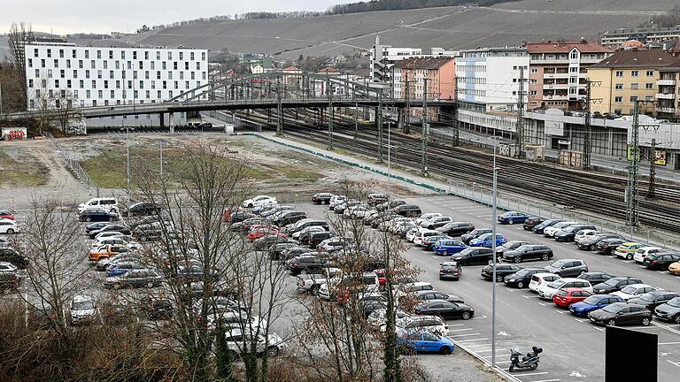 Auf diesem Grundstück östlich der Grombühlbrücke soll die Multifunktionsarena gebaut werden. Auf diesem Grundstück östlich der Grombühlbrücke soll die Multifunktionsarena gebaut werden.