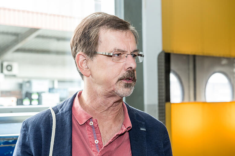 Ingenieur Werner Trohjan hat Anfang der 1990er Jahre damit begonnen, den Werkstoff Cronidur 30 mitzuentwickeln. 1995 verwendete die amerikanische Weltraumbehörde Nasa erstmals ein aus diesem Spezial-Stahl gefertigtes Wälzlager aus Schweinfurt für einen Weltraumflug mit dem Space Shuttle. Ingenieur Werner Trohjan hat Anfang der 1990er Jahre damit begonnen, den Werkstoff Cronidur 30 mitzuentwickeln. 1995 verwendete die amerikanische Weltraumbehörde Nasa erstmals ein aus diesem Spezial-Stahl gefertigtes Wälzlager aus Schweinfurt für einen Weltraumflug mit dem Space Shuttle.