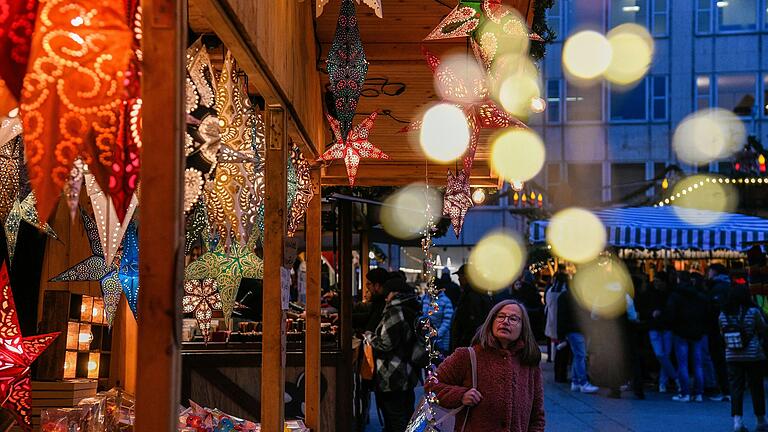 Auf dem Würzburger Weihnachtsmarkt geht es bald wieder besinnlich zu. Auf dem Würzburger Weihnachtsmarkt geht es bald wieder besinnlich zu. 