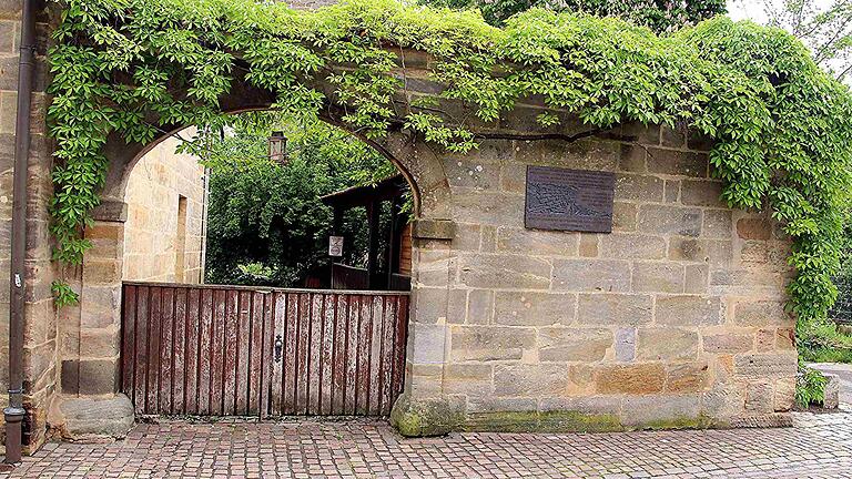 Der ehemalige Biergarten „Zum Freigang“ in Ebern in der Rittergasse 5, erwacht als „Herzog“  aus dem Dornröschenschlaf. Mit Bernd Ziegler hat sich ein neuer Pächter gefunden.
