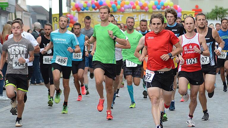 Start frei zum Hauptlauf über 9100 Meter in der Innenstadt von Bad Neustadt.