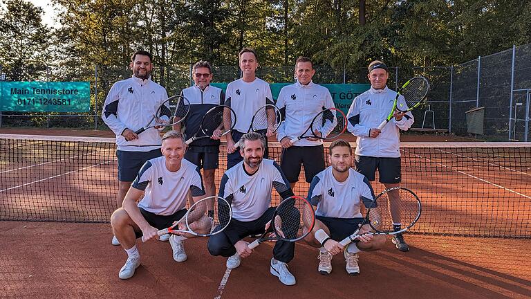 Auf dem Foto (hinten): Jonas Maghary, Peter Ries, Alexander Deutloff, Daniel König, Andreas Ries; (vorne): Christian Wander, Thomas Völkl und Johannes Ries.