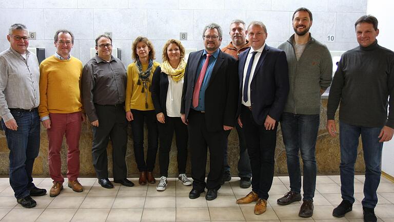 Im Bild (6.von links) Bürgermeisterkandidat Harald Engbrecht, (8. von links) CSU Kreistagvorsitzender Thomas Eberth sowie Kandidaten der Gemeinderatsliste der UWG, CSU und Kleinrinderfelder Liste. Im Bild (6.von links) Bürgermeisterkandidat Harald Engbrecht, (8. von links) CSU Kreistagvorsitzender Thomas Eberth sowie Kandidaten der Gemeinderatsliste der UWG, CSU und Kleinrinderfelder Liste.