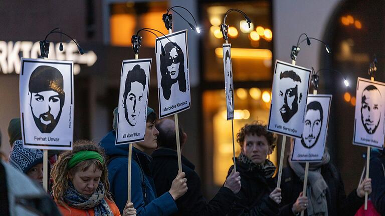 Vier Jahre nach dem Anschlag von Hanau: Mehrere hundert Menschen demonstrierten in Würzburg gegen Rassismus und Rechtsextremismus.