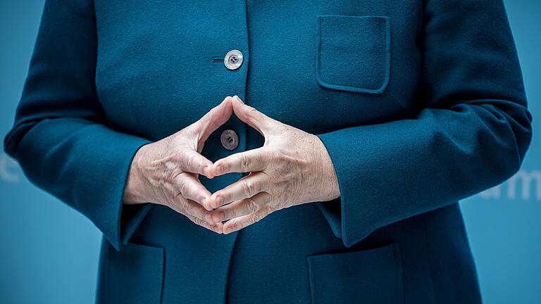 Angela Merkel wird 70 - Zum Geburtstag der Ex-Kanzlerin - hier mit zur Raute gefalteten Händen - dürften Glückwünsche aus der ganzen Welt kommen. (Archivbild) Angela Merkel wird 70 - Zum Geburtstag der Ex-Kanzlerin - hier mit zur Raute gefalteten Händen - dürften Glückwünsche aus der ganzen Welt kommen. (Archivbild)