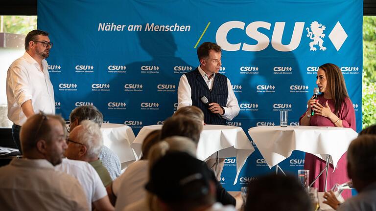 In vier Regionalkonferenzen haben sich Hülya Düber und Marc Zenner (links) vorgestellt. In vier Regionalkonferenzen haben sich Hülya Düber und Marc Zenner (links) vorgestellt. 