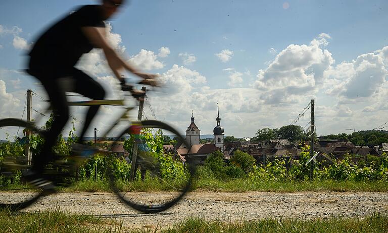 Auch manche Schotterwege (wie hier bei Prichsenstadt) können zur Attraktion werden, wenn man auf dem Gravelbike daherkommt.