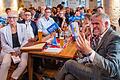 Steffen Vogel (CSU, rechts) bei der Wahlparty der CSU in Würzburg: Im eigenen Stimmkreis hat er das Direktmandat verteidigt, das bayernweite Ergebnis seiner Partei gefällt ihm hingegen nicht.