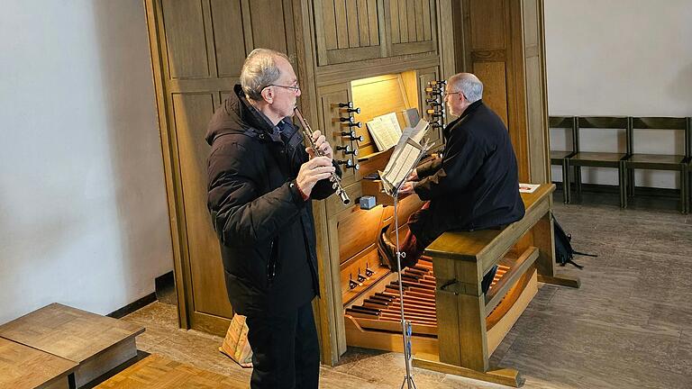 Beim Ökumenischen Gottesdienst zum 49. Weihetag des ÖZ Lengfeld sorgten für Musik Michael Heinrich an der Orgel und Lothar Wappes mit der Querflöte.