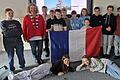 Schüler der sechsten und siebten Klasse zusammen mit der Französischlehrkraft Sabine Rausch beim Schnupperfranzösisch am deutsch-französischen Tag.