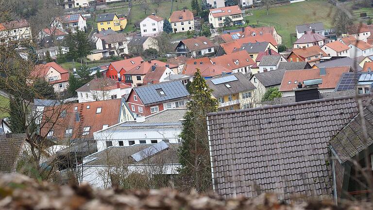 Heute würde man von der Finsterberg-Schanze aus im Wohngebiet von Reiterswiesen landen. - Heute würde man von der Finsterberg-Schanze aus im Wohngebiet von Reiterswiesen landen. Heute würde man von der Finsterberg-Schanze aus im Wohngebiet von Reiterswiesen landen. - Heute würde man von der Finsterberg-Schanze aus im Wohngebiet von Reiterswiesen landen.