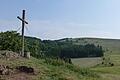 Das Ziel vor Augen: Weitgehend kahl ragt die Kuppe des Himmeldunks in den Rhöner Himmel.