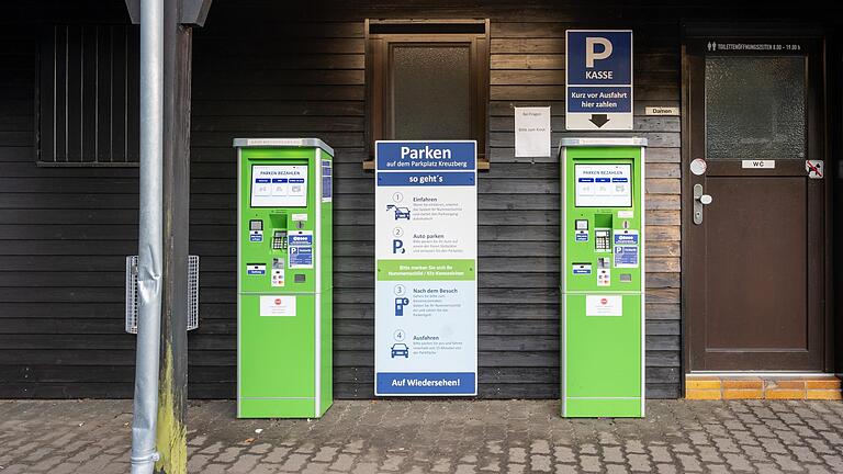 Auch nach der Testphase werden weiterhin zwei Parkautomaten am Kloster Kreuzberg in Betrieb sein. Auch nach der Testphase werden weiterhin zwei Parkautomaten am Kloster Kreuzberg in Betrieb sein. 