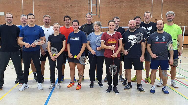 Die Teilnehmerinnen und Teilnehmer des Badminton-Turniers der Polizeiinspektion Karlstadt. Die Teilnehmerinnen und Teilnehmer des Badminton-Turniers der Polizeiinspektion Karlstadt.