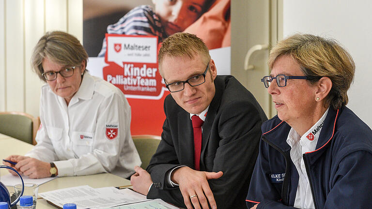 Das Kinderpalliativteam der Malteser Würzburg (von links): Pressesprecherin Christina Gold, Geschäftsführer Stefan Dobhan, Leiterin des Kinderpalliativteams Elke Schellenberger.