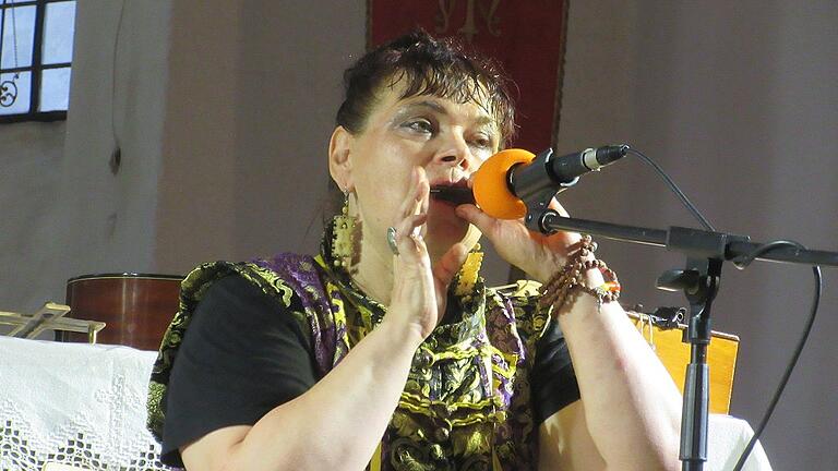 Sie ist schon ein Unikum: Die Berliner Obertonsängerin Arjopa faszinierte die Besucher bei ihrem Konzert in der Wechterswinkler Klosterkirche mit ihrem tuvinischen Kehlgesang