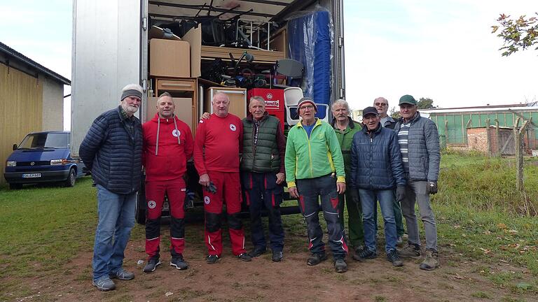 Das Ladeteam Rolf Häußler, Teni Čuček und Mario Cigula vom Roten Kreuz Kroatien, Ewald und Hermann Kopp und Edgar Hauck – die Clubleiter der Veteranenfreunde, Reinhard Schmitt, Bertla Markert, Albin Kopp – immer treue Helfer des Clubs.