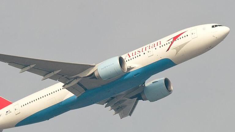 Mit Austrian Airlines können Urlauber jetzt wieder direkt von Wien nach Tokio fliegen. Foto: Christoph Schmidt       -  Ein Flugzeug geriet auf einem Flug von Mallorca nach Wien in einen Hagelsturm. Der Pilot setzte den Notruf Mayday ab.