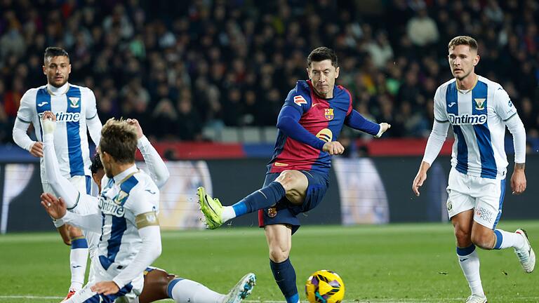 FC Barcelona - CD Leganes       -  Auch Robert Lewandowski (Mitte) konnte die Niederlage des FC Barcelona in der Liga nicht verhindern