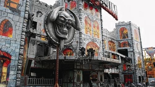 Das &bdquo;Daemonium&ldquo; auf dem Schweinfurter Volksfest.