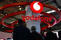 Vodafone-Logo       -  Das Logo von Vodafone bei einer Messe - hat die Firma ihren Wettbewerber 1&1 rechtswidrig behindert?