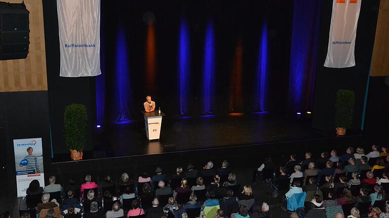 Der Schauspieler Hannes Jaenicke sprach vor der ausverkauften Stadthalle Lohr über die 'Macht des Konsumenten'