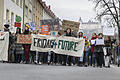 1 Jahr Fridays for Future       -  Um die 350 junge Menschen demonstrieren am Freitag (17.01.20) in der Würzburger Innenstadt für mehr Klimagerechtigkeit. Die Fridays-for-Future-Demos in Würzburg werden ein Jahr alt. Fast auf den Tag genau vor einem Jahr, am 18. Januar 2019, gingen die Demonstranten in der Domstadt zum ersten Mal für den Umweltschutz auf die Straße.