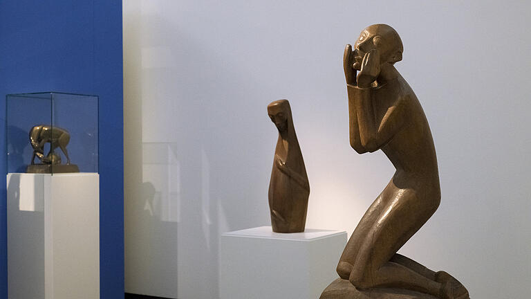 Blick in die Ausstellung 'Das Kosmische allen Seins. Emy Roeder - Bildhauerin und Zeichnerin'