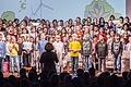 Ein Kindermusical für den Klimaschutz       -  Die Haßfurter Grundschule führte kürzlich das Klima-Musical &bdquo;Eisbär, Dr. Ping und die Freunde der Erde&ldquo; in der vollbesetzten Stadthalle in Haßfurt auf. Singend und spielend setzten sich die Buben und Mädchen für den Klimaschutz ein. Am Nordpol und am Südpol leben der Eisbär Lothar und der Pinguin Dr. Ping. Als ihre Schollen immer kleiner werden, beschließen sie, zu den Menschen zu gehen und ihnen klar zu machen, dass es so nicht weitergehen kann. In der Stadt treffen sie auf die Kinder Paul und Paula. Auch in deren Wohnung treiben die Stromfresser ihr Unwesen. Der Eisbär, Dr. Ping und die Kinder kommen den Dreien auf die Schliche und stellen ihnen eine Falle. Die Kinder im Publikum erhielten vo Eisbär und Pinguin ihre persönliche &bdquo;Lizenz zum Ausschalten&ldquo;, um beim Klimaschutz mitzuhelfen. (rur)