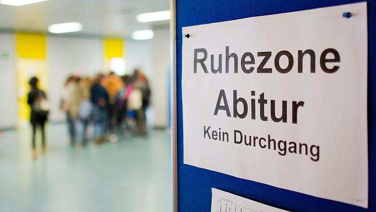 Geht es nach der Gewerkschaft Erziehung und Wissenschaft, finden bei steigenden Infektionszahlen in diesem Jahr keine Abiturprüfungen statt. Geht es nach der Gewerkschaft Erziehung und Wissenschaft, finden bei steigenden Infektionszahlen in diesem Jahr keine Abiturprüfungen statt. 