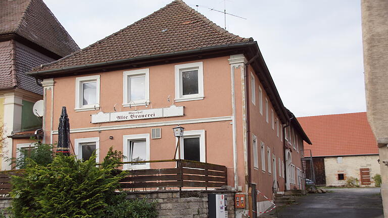 Neues Leben soll in die frühere Gastwirtschaft 'Alte Brauerei' in Untersteinbach einziehen in Form von Einzelhandel mit regionalen Produkten und eines Tagescafés. Neues Leben soll in die frühere Gastwirtschaft 'Alte Brauerei' in Untersteinbach einziehen in Form von Einzelhandel mit regionalen Produkten und eines Tagescafés.
