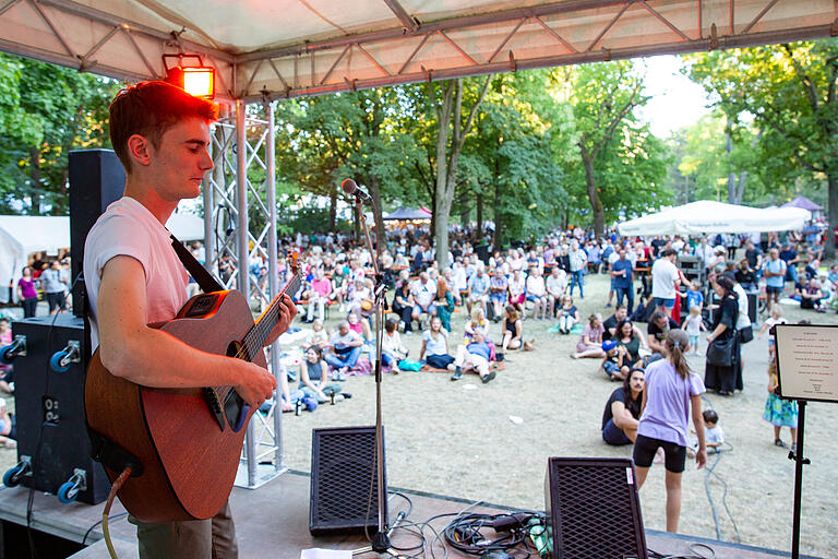 Die Besucherinnen und Besucher erlebten entspannte Livemusik in einem schönen Ambiente. Die Besucherinnen und Besucher erlebten entspannte Livemusik in einem schönen Ambiente.