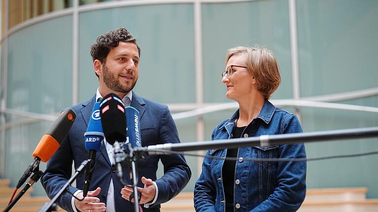 Kandidaten für Grünen-Parteispitze       -  Franziska Brantner und Felix Banaszak wollen Grünen-Vorsitzende werden.