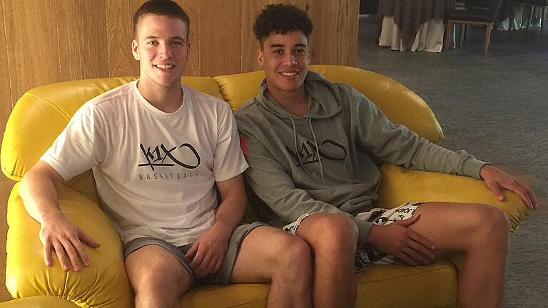 Sie sollen bei ihrem Hineinwachsen ins Würzburger Bundesliga-Team auch in der ProB Spielanteile bekommen: Nils Haßfurther (links) und Joshua Obiesie, beide U-20-Nationalspieler. Sie sollen bei ihrem Hineinwachsen ins Würzburger Bundesliga-Team auch in der ProB Spielanteile bekommen: Nils Haßfurther (links) und Joshua Obiesie, beide U-20-Nationalspieler.