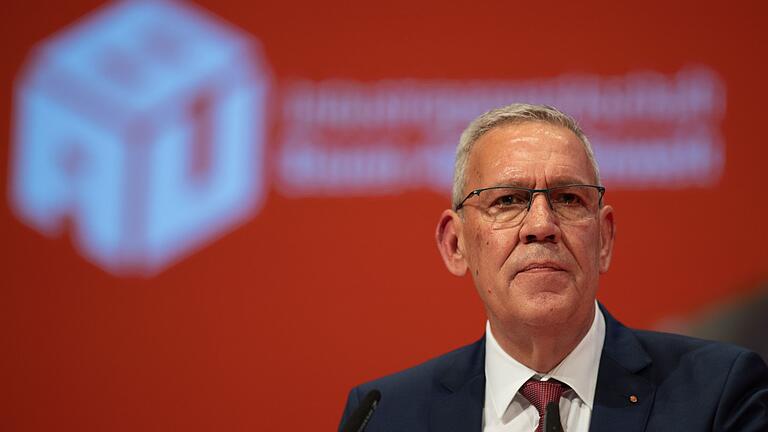 Gewerkschaftstag IG Bau in Kassel       -  Feiger kann sich vorstellen, Beschäftigten mehr freie Tage anzubieten.