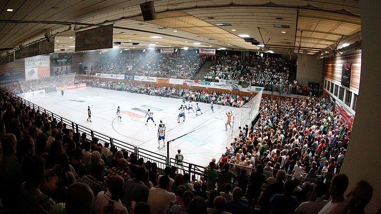 20170603FSRIMHUE066 - Letztes Heimspiel 2018/19 für Rimpars Zweitliga-Handballer: Zu Gast in der s.Oliver Arena ist der Wilhelmshavener HV. 20170603FSRIMHUE066 - Letztes Heimspiel 2018/19 für Rimpars Zweitliga-Handballer: Zu Gast in der s.Oliver Arena ist der Wilhelmshavener HV.