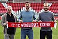 Der künftige Kickers-Trainer Marco Wildersinn mit Sportvorstand Jürgen Kost (links) und Sportdirektor Sebastian Neumann.