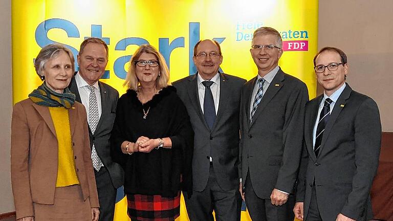 Neujahrsempfang der FDP-Kreisfraktion Würzburg-Land (von links): Bezirksrätin Adelheid Zimmermann, Staatsminister a. D., Wolfgang Heubisch, stellvertretende Landesvorsitzende Britta Dassler, Kreisvorsitzender Wolfgang Kuhl, Andrew Ullmann und Karsten Klein.