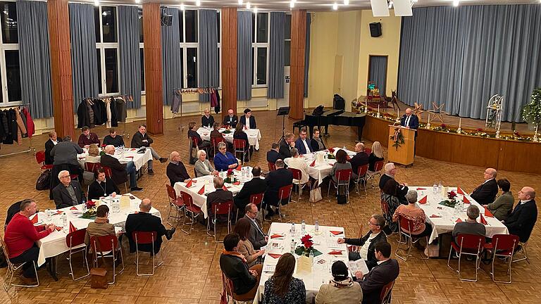 Jahresschlusssitzung des Gemündener Stadtrats im Festsaal des Kreuzklosters. Jahresschlusssitzung des Gemündener Stadtrats im Festsaal des Kreuzklosters.