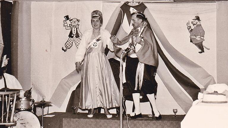 Das Prinzenpaar beim Frauenbund-Fasching im Jahr 1965. Das Prinzenpaar beim Frauenbund-Fasching im Jahr 1965.