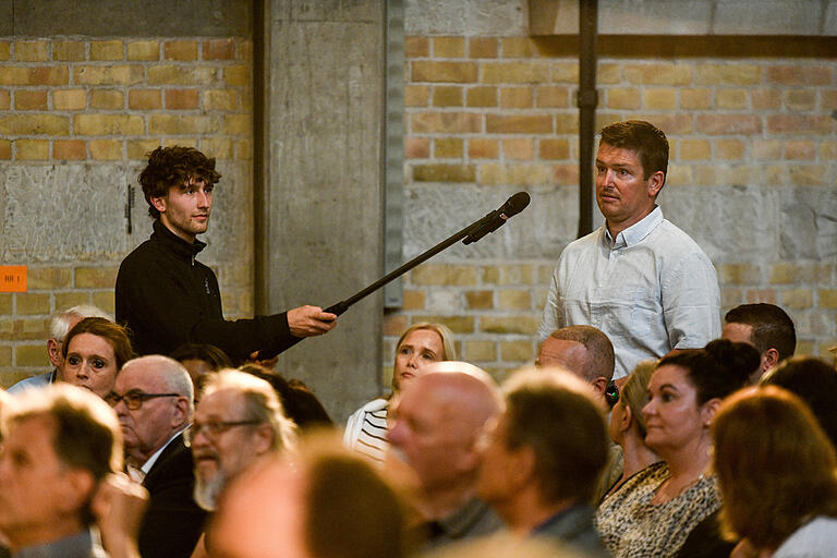 Nach der Diskussion auf dem Podium kamen in der Johanniskirche Bürgerinnen und Bürger zu Wort. Nach der Diskussion auf dem Podium kamen in der Johanniskirche Bürgerinnen und Bürger zu Wort.