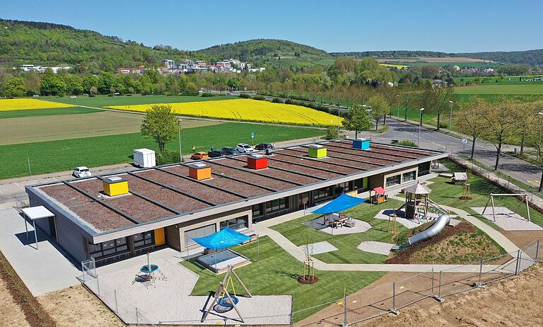 Der Kindergarten in Bad Mergentheim im Auenland wurde ebenfalls von KommInvest umgesetzt. Der Kindergarten in Bad Mergentheim im Auenland wurde ebenfalls von KommInvest umgesetzt.